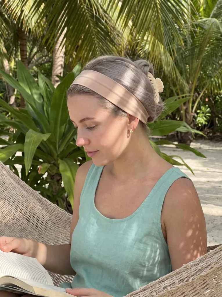 Knotted headband shell clip bun on fine slippery hair with tropical background