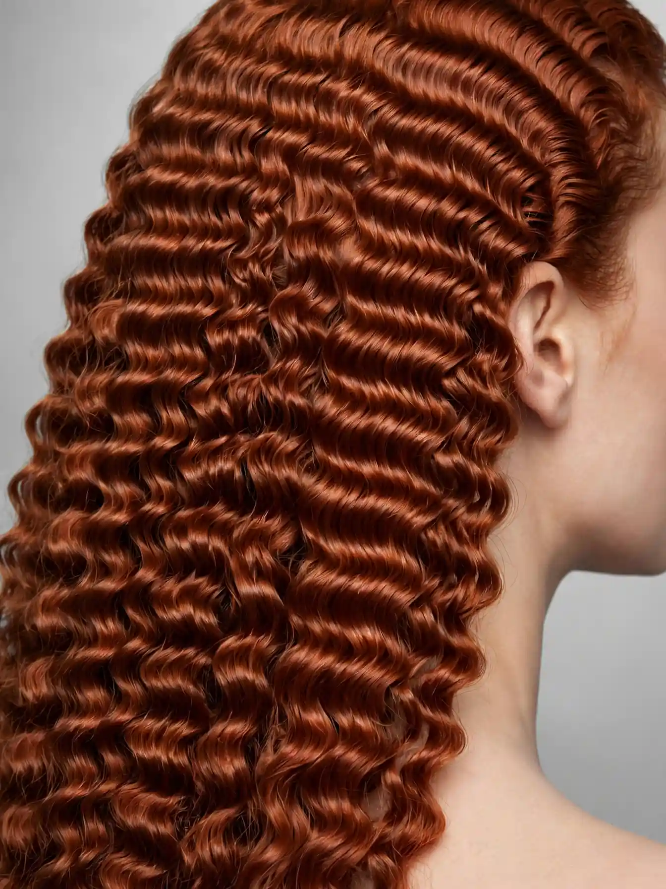 Classic all-over crimp with defined glossy ridges
